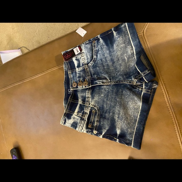 Size 2 High waisted shorts - Picture 4 of 5